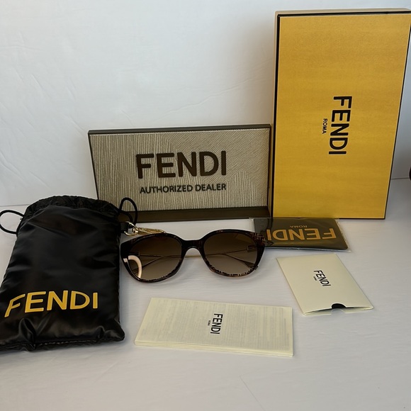 New Authentic 💯FENDI Brown Gradient Cat Eye Ladies Sunglasses FE40047I 55F 54 - Picture 8 of 12